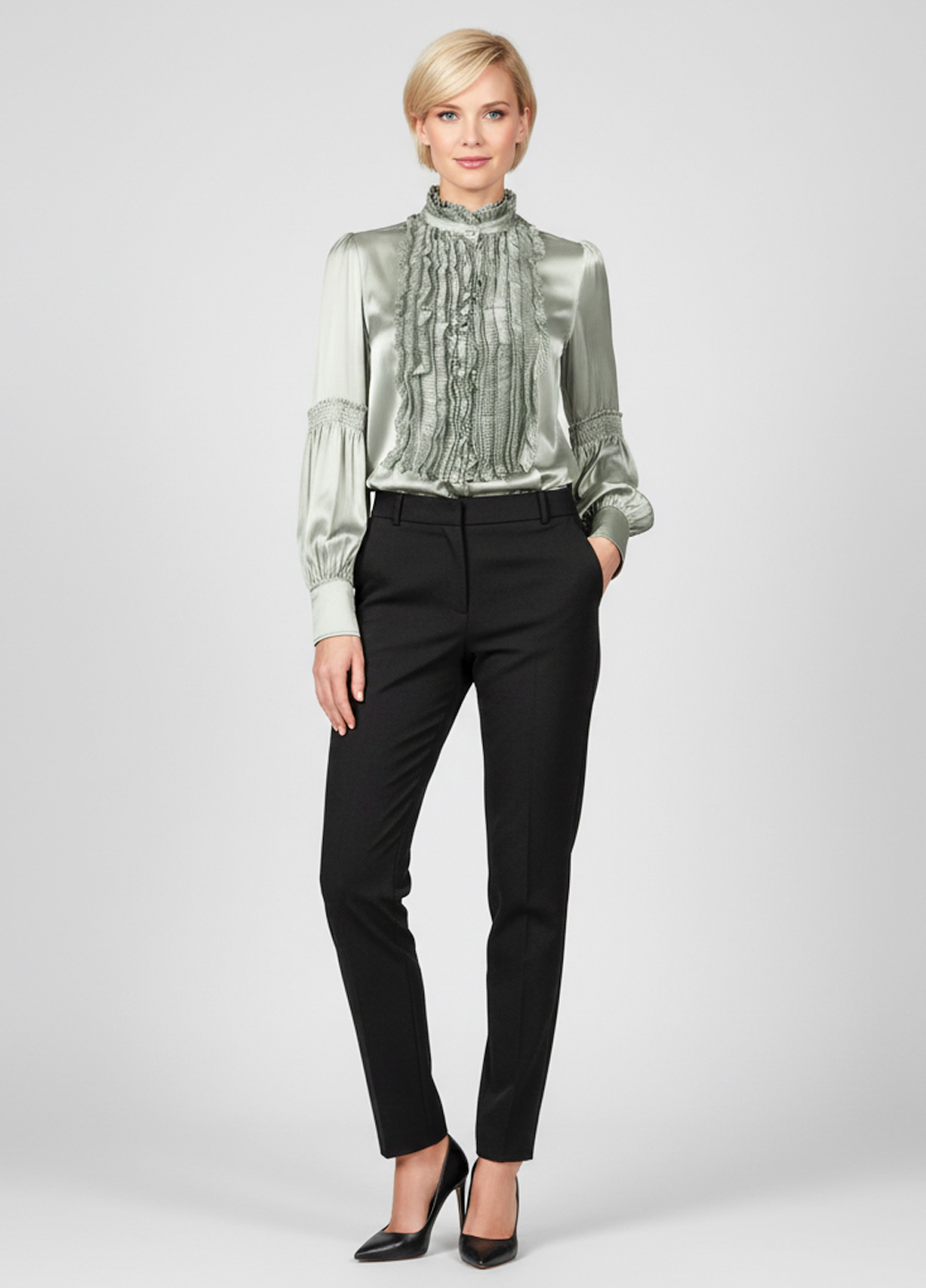 Женская блуза с жабо