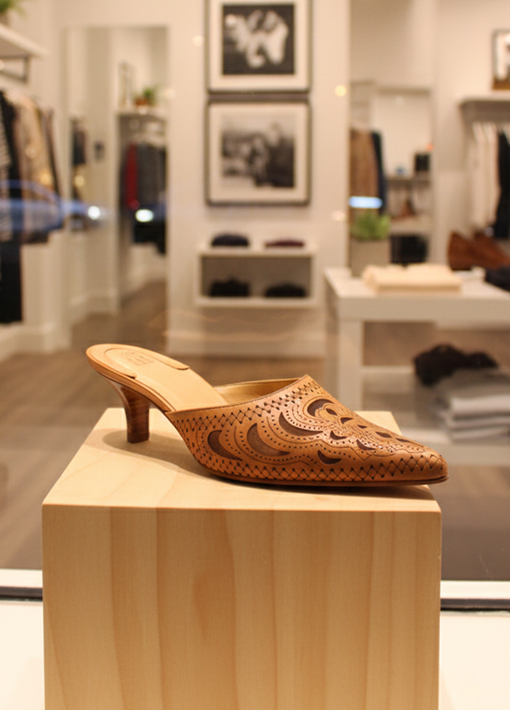 Женские кожаные туфли на низком каблуке - Бежевий - миниатюра 2