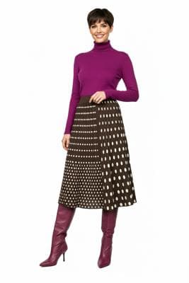 Коричневый