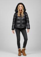 Женская короткая пуховая куртка