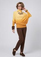 Жіночий трикотажний светр кажан