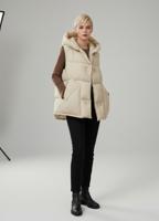 Женская пуховая жилетка с капюшоном