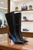 Женские высокие сапоги на шнуровке и каблуке