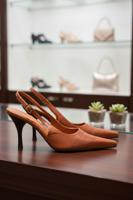 Женские кожаные туфли на среднем каблуке