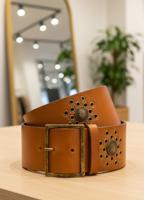 Женский кожаный широкий пояс в орнамент