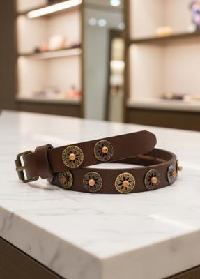 Темно-коричневий