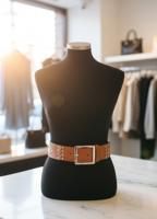 Женский кожаный ремень с орнаментом