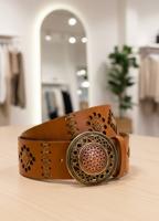 Женский кожаный ремень с орнаментом